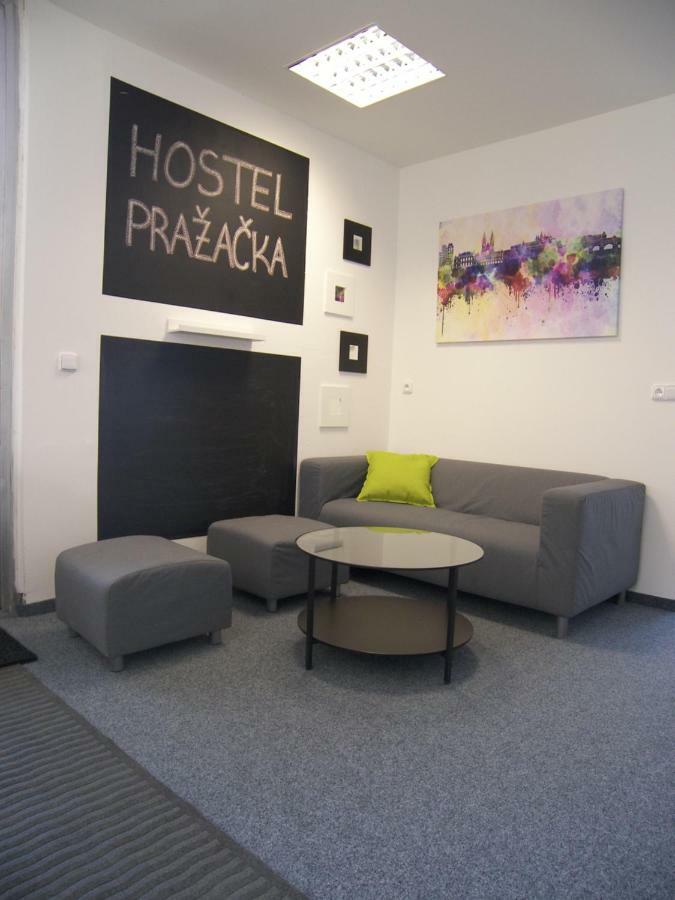 Hostel Prazacka Prag Exterior foto